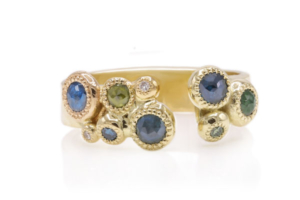 handgemaakte aparte gouden ring met ice diamanten in kleur