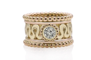 handgemaakte ring uit goud en diamant