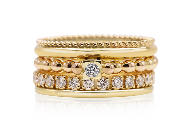 handgemaakte aparte ring uit goud en diamant