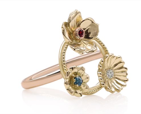 handgemaakte aparte en bijzondere ring uit goud met robijn diamant en topaas