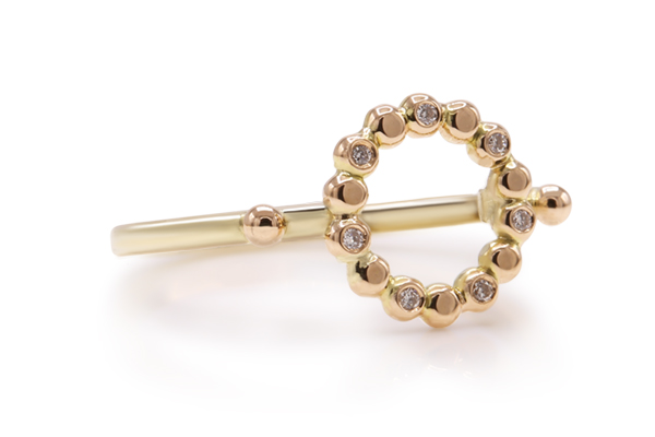 handgemaakte aparte en bijzondere gouden ring met diamanten