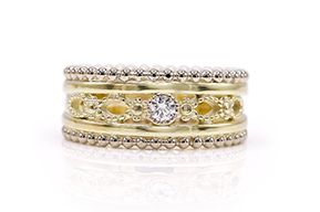 RG-9167-Opengewerkte-ring-gemaakt-van-geel–en-witgoud-met-daarop-een-witte-diamant-overview