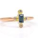 LLR-10285-lola-ring-van-rood–en-geelgoud-met-daarop-een-baquette-geslepen-London-blue-topaas-overview