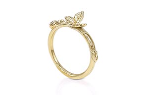 LLR-10290-Organische-gouden-ring-met-vlinder-en-groene-diamant-overview-
