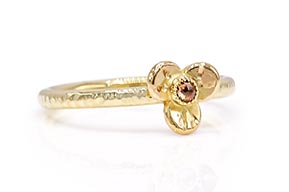 LLR-10292-Gekerfde-gouden-ring-met-een-roosgelepen-bruine-diamant-overview