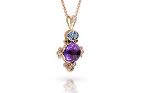 HS-3389-Gouden-hanger-met-cabochon-geslepen-amethist,-facet-geslepen-topaas,-groene-en-witte-diamant-overview