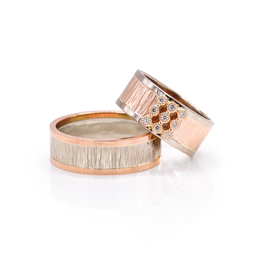 TR-1468-Set-trouwringen-gemaakt-van-rood--en-witgoud-bezet-met-diamant-mobiel