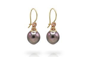 OC-4260-Gouden-oorhangers-met-Tahiti-parels-met-een-prachtig-luster-en-witte-diamant-overview