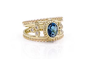 RG-9226-Gouden-ring-met-London-blue-topaas-en-witte-diamant-overview