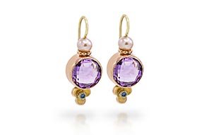 OC-4264-Gouden-oorhangers-met-amethist,-blauwe-diamant-en-parels-overview
