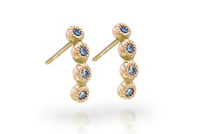 OC-4278-Roodgouden-oorstekers-met-blauwe-diamant-overview