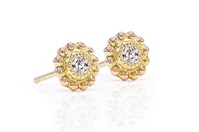 OC-4279-Gouden-oorstekers-met-diamant-overview