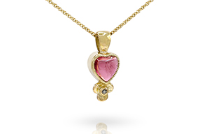 HS-3395-Gouden-hanger-met-hartvormige-roze-toermalijn-en-groene-diamant-overview