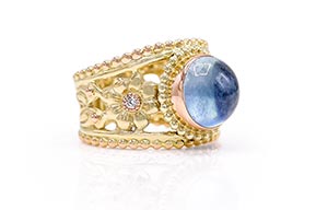 RG-9234-gouden-ring-met-een-cabochon-geslepen-aquamarijn-en-diamant-overview