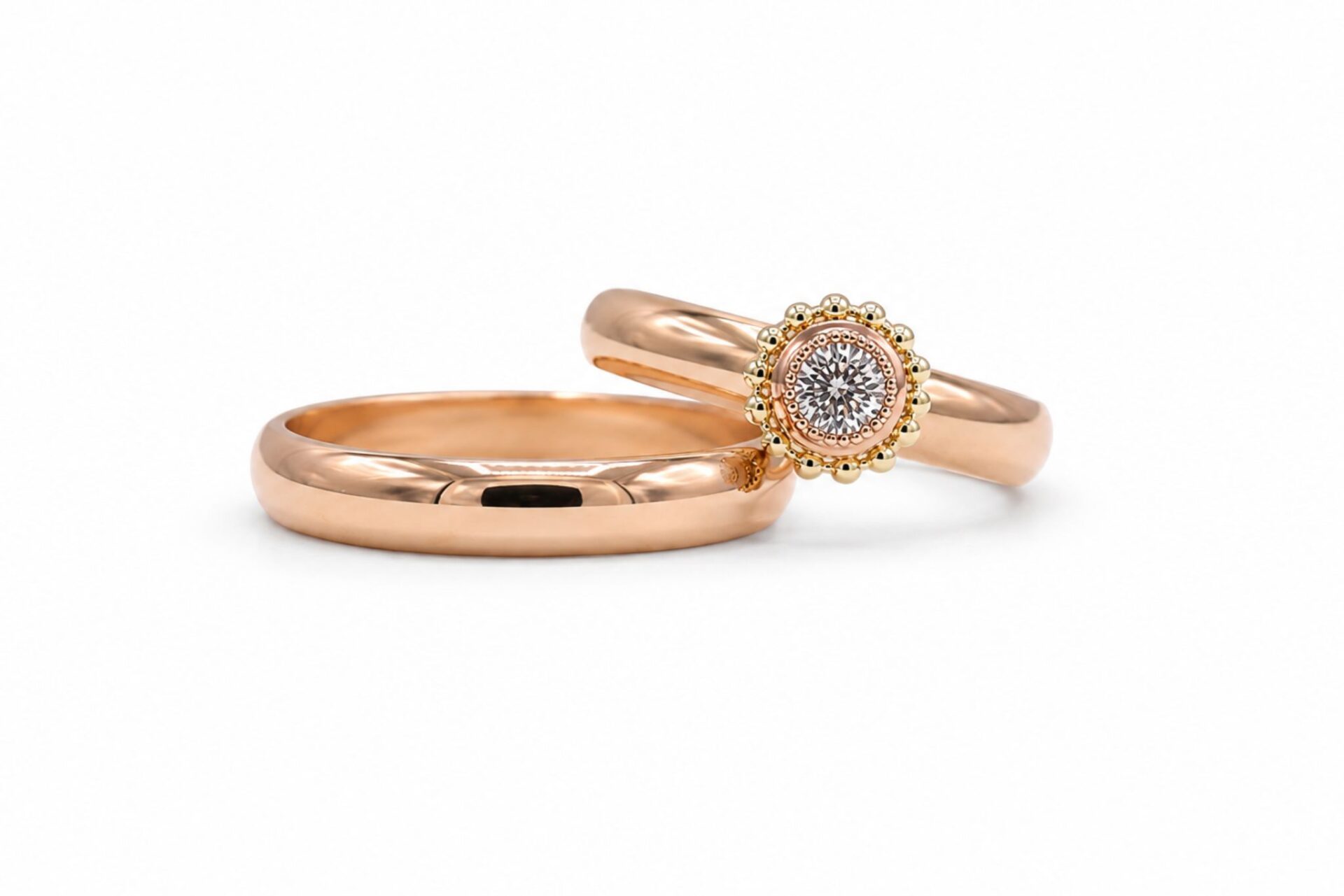 TR-1470 Set trouwringen gemaakt van roodgoud met diamant en geelgouden bolletjes Desktop
